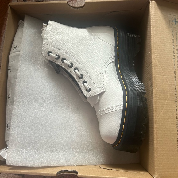 Brand new, in box dr.marten platform Sinclair - Picture 7 of 9